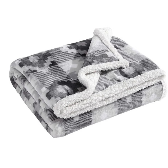 Eddie Bauer Gray White Sherpa Fleece Winter Throw Blanket 50 x 60 New - Picture 5 of 11